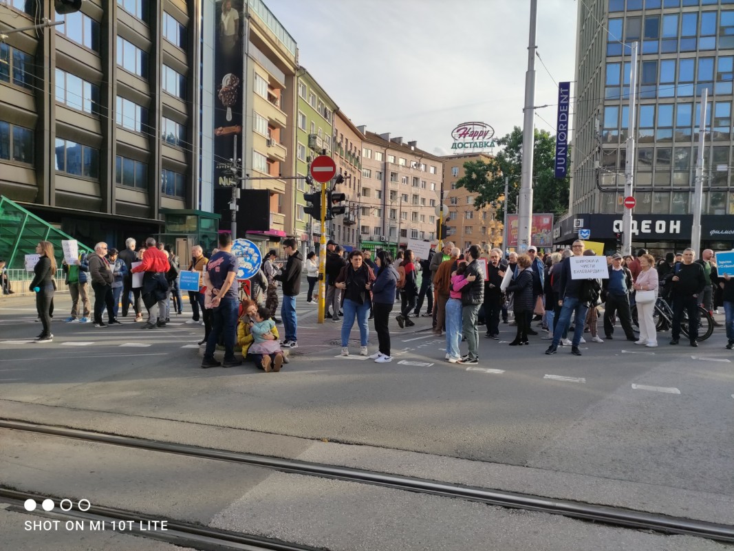 Поредна вечер на протест в центъра на София
