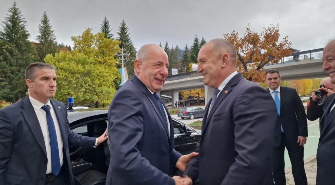 Президентът Румен Радев посрещна в Смолян унгарския си колега Тамаш Шуйок