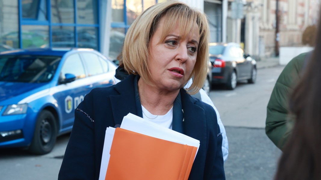 Манолова внесе в съда жалба срещу наредбата за промяна на условията за платено паркиране в София