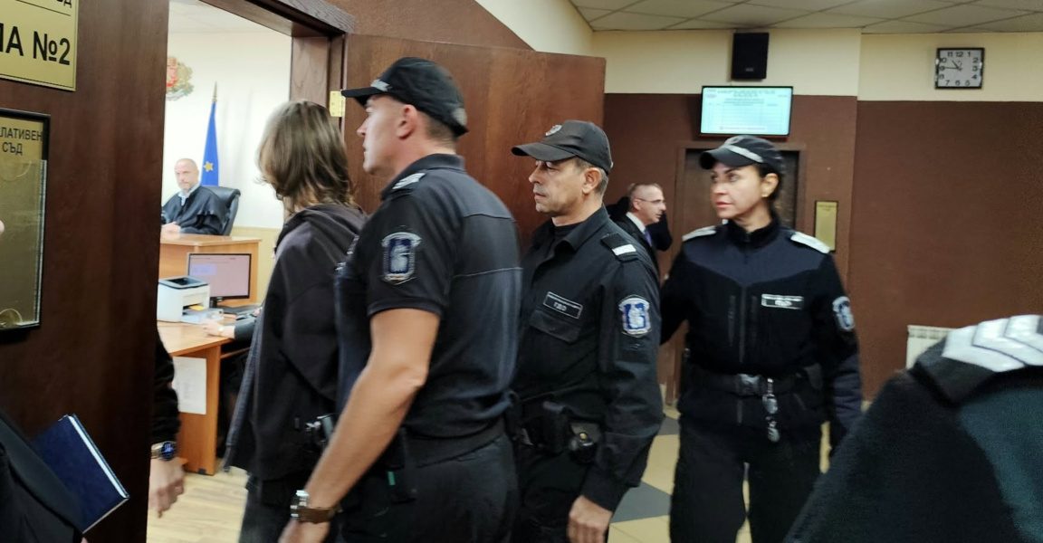 Започна делото за мярката на момчето, убило майка си в Пловдив