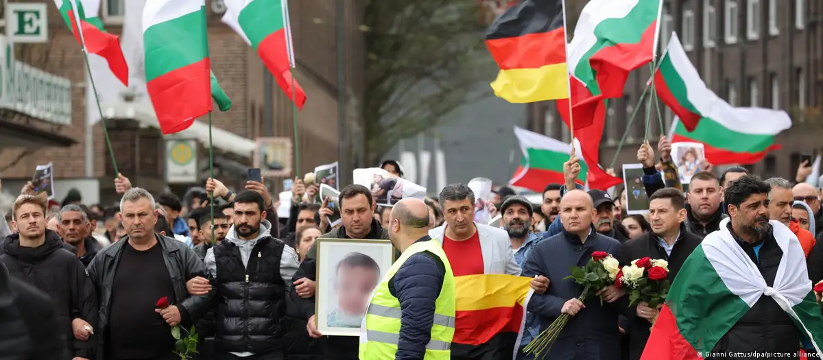 Стотици протестират в Германия след смъртта на семейство от България в пожар