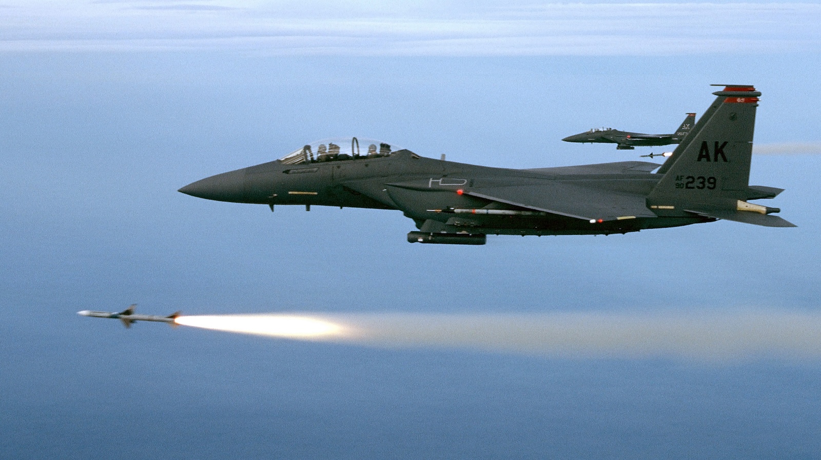 F-15 Близкия изток: Три американски изтребителя свалени от дружески огън над Кувейт