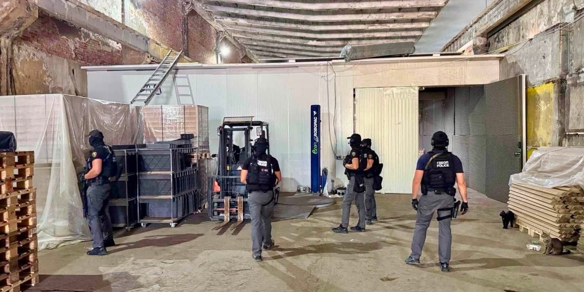 ГДБОП разби високотехнологична нелегална фабрика за цигари в Мизия, задържани 9 души